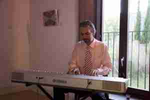 James Fox on Paino