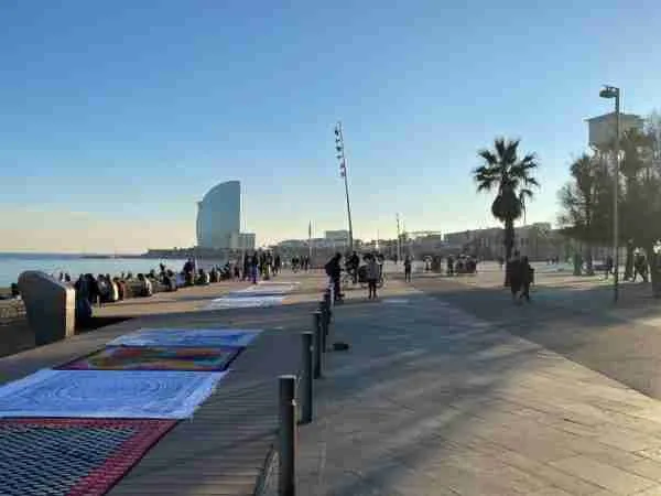 Barcelonetta seafront promenade