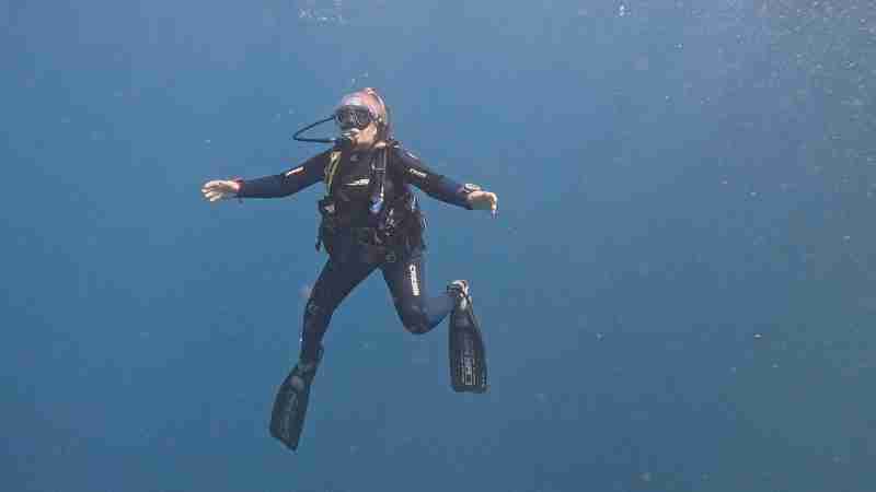 Emma Plunkett scuba diving
