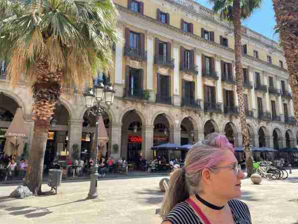 Emma Plunkett in La Plaça Reial